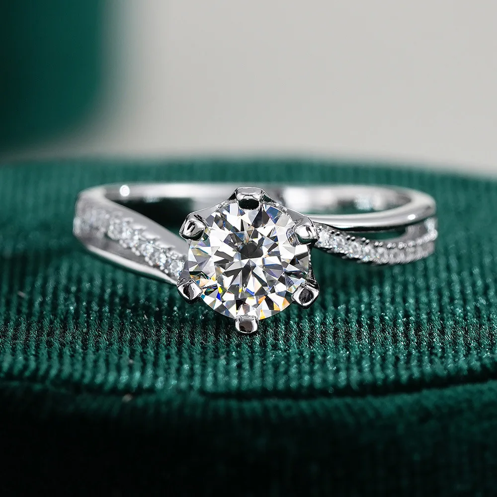 Lumira Sparkling Twisted Arm M - Moissanite Engagement Ring 1 Carat ulasan dan harga