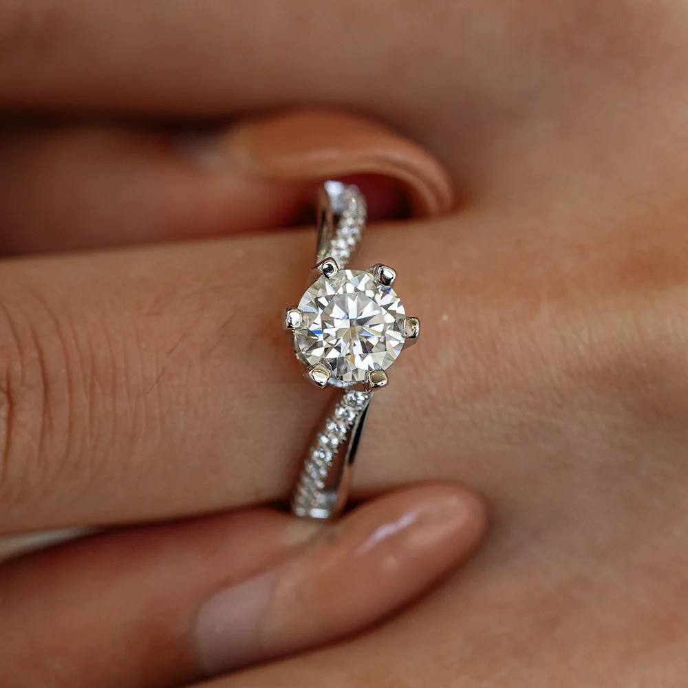 Lumira Sparkling Twisted Arm M - Moissanite Engagement Ring 1 Carat ulasan dan harga